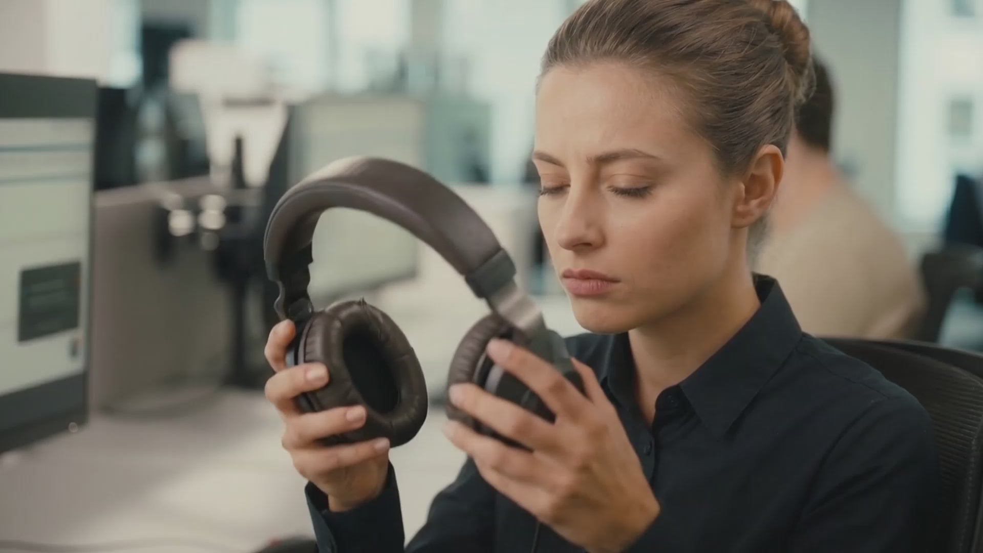 LIVEY Audixa OpenEar 750BT Wireless Headset AI Environmental Noise Cancellation Algorithm, Engineered for All-Day Comfort